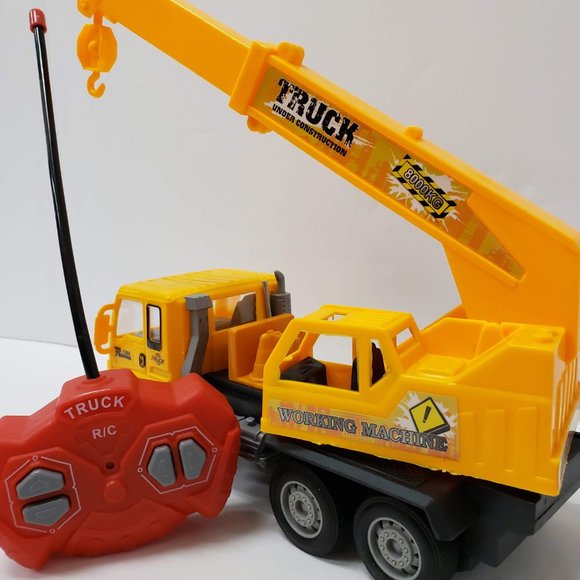 New Remote Controlled Crane - Picture 4 of 8